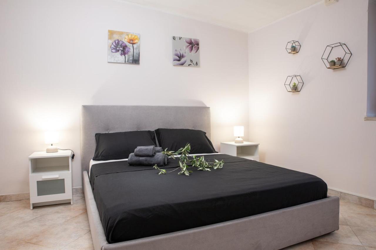 Suite Gli Ulivi Colonna Exterior foto